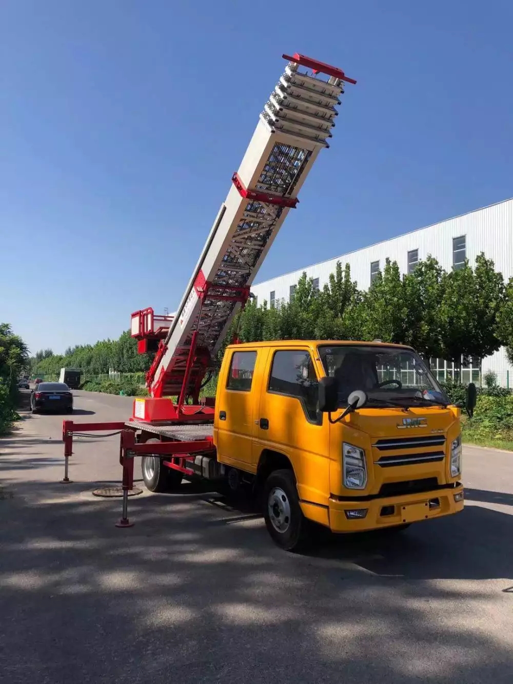 管城回族附近的云梯车出租服务：轻松解决高空作业需求