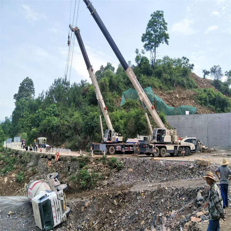 管城回族汽车掉沟里叫吊车救援要多少钱
